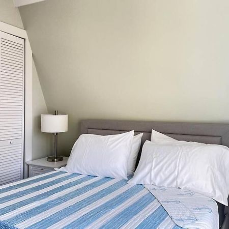 Newly Renovated Carriage House Near Town & Beaches Madison Exterior photo