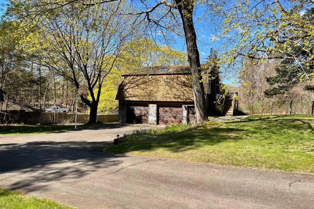 Newly Renovated Carriage House Near Town & Beaches Madison Exterior photo