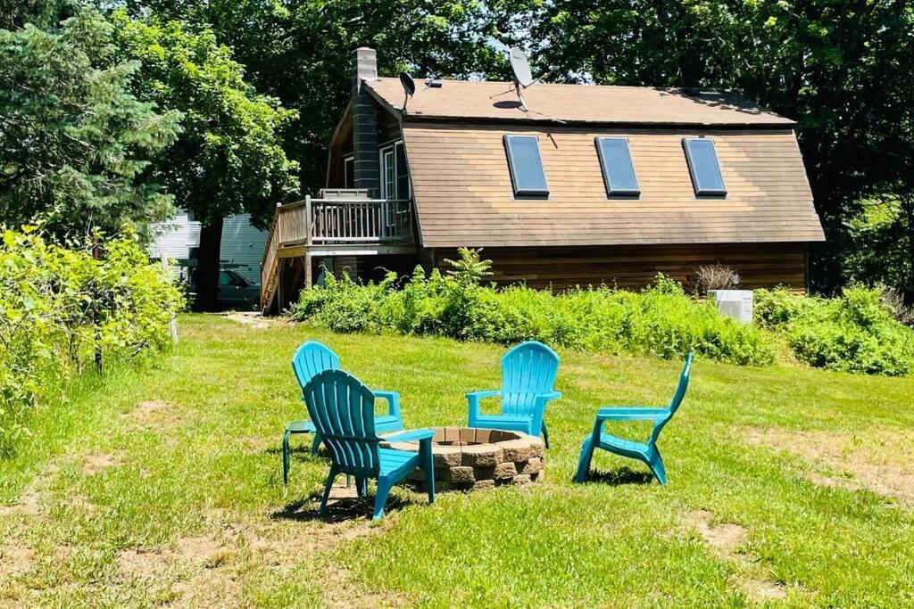 Newly Renovated Carriage House Near Town & Beaches Madison Exterior photo